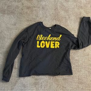 Weekend lover sweatshirt. Size medium!